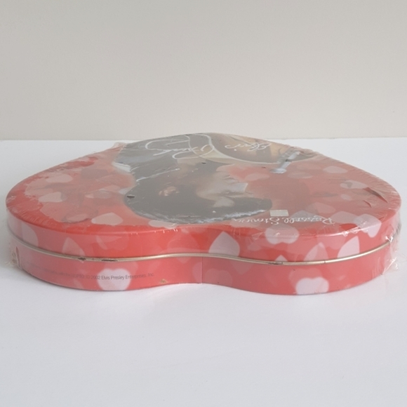 Sealed Elvis heart-shaped tin - chocolate not for consumption - Picture 4 of 7